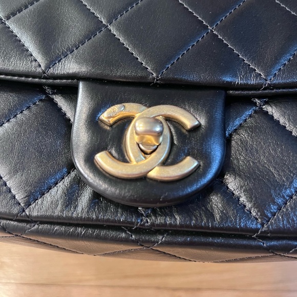 CHANEL Authentic 2021 Mini Crystal Pearls Chain Flap Shoulder Bag - Picture 8 of 17